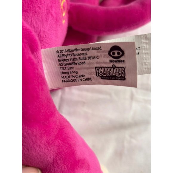 Fingerlings HUGS - Bella (Pink) - Advanced Interactive Plush Baby Monkey Sounds - Picture 4 of 4